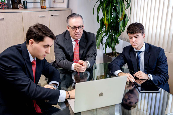 Fotografo de empresas y retratos corporativos  en Alicante  por Miguel Zare 