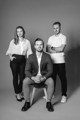 Fotografía retrato corporativo en Alicante | Xenia, David y Janic