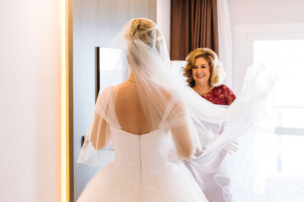 Fotógrafo de bodas en Alicante Hotel Meliá - Preparativos de Katherine por Miguel Zare