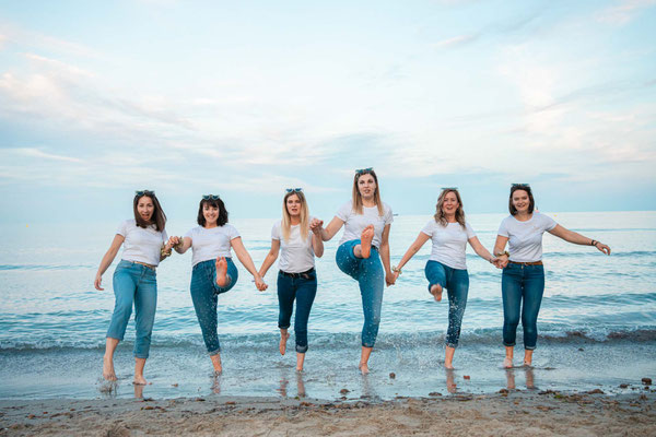 sesión de fotos de despedida de soltera en la playa Postiguet en Alicante