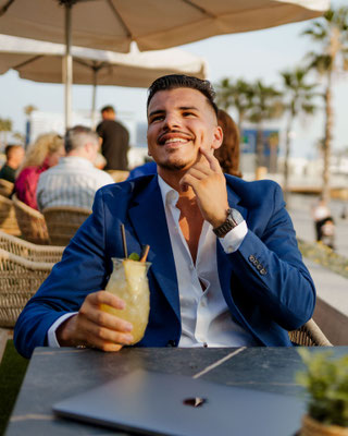 fotografía de marca personal y emprendedores en exteriores en  Alicante