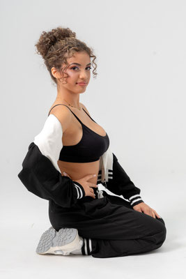 Sesión de fotos en estudio para agencias y modelos con Fátima   |  Fotografo en Alicante