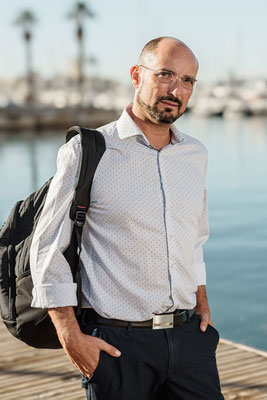 fotografía de marca personal y emprendedores en exteriores en  Alicante