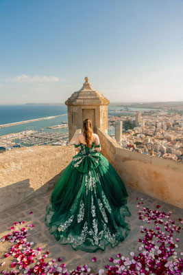 Sesión de fotos de quinceañera en el Castillo de Santa Barbara en Alicante con el fotografo Miguel Zare