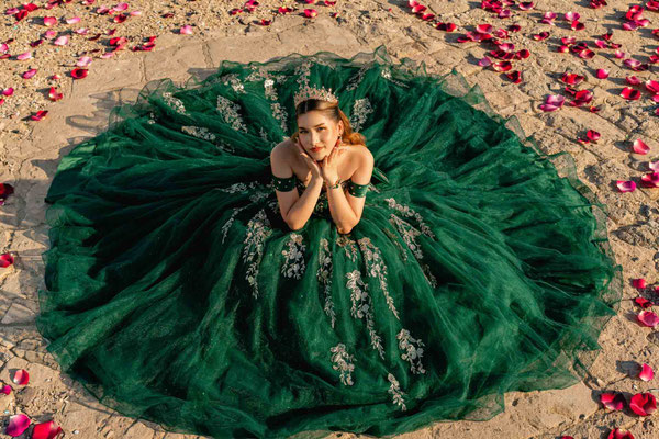 Sesión de fotos de quinceañera en el Castillo de Santa Barbara en Alicante con el fotografo Miguel Zare
