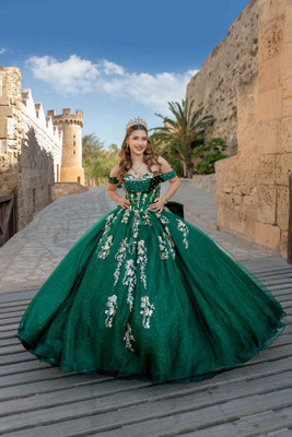 Sesión de fotos de quinceañera en el Castillo de Santa Barbara en Alicante con el fotografo Miguel Zare
