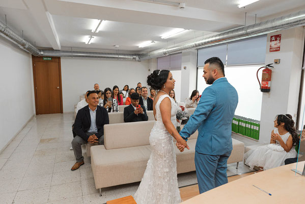 Fotógrafo de bodas en Alicante en el registro civil 