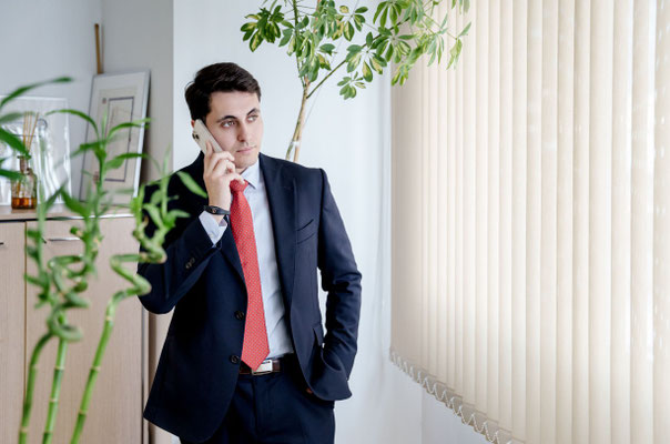 fotografía de marca personal y emprendedores en al oficina en  Alicante