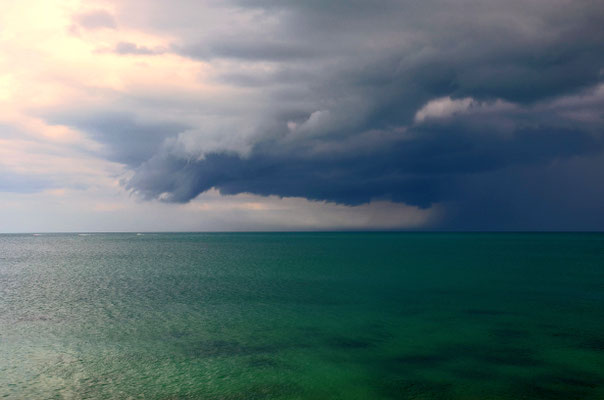 Unwetter über dem Meer