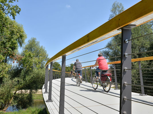 Fuß- und radwegbrücke Neckartenzlingen