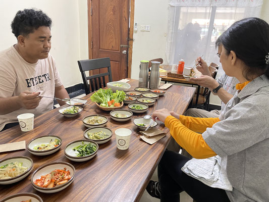 Aki Ra氏と昼食。今後も動作法のWSを続けてほしいとの希望をいただきました。