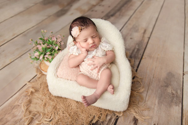 Photographe Nouveau Nes Photos Originales Mises En Scene Photographe Bebe Maternite Ste Maxime 1