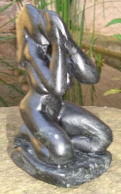 Skulptur DIE ANBETUNG von Peter Mayer - Stealit  aus Afrika -  Maße:  B7/H12/T9   Preis:  € 850 