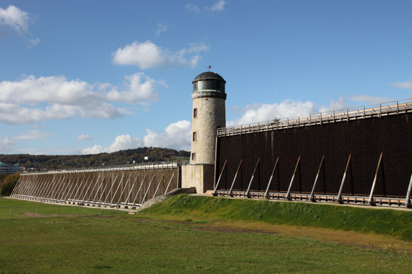 Der Turm in der Langen Wand, mittlerweile ist er schon verputzt - Foto: Wind- und Wasserkunst