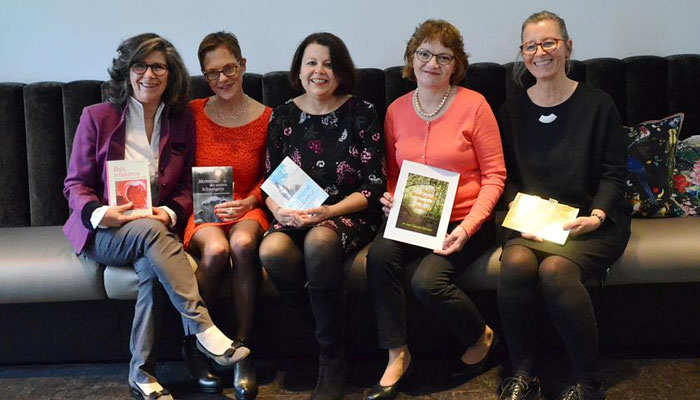 Lotte-Verlag von links: Dr. Rhena Butros, Frauke Ahlers, Bettina Fornoff, Dr. Gabriele Götz-Keil, Dagmar Reinhardt, Foto von Corinna Weigelt