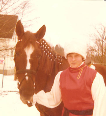 Meine Schwester Helga mit Nachbarspferd Miriam 1979