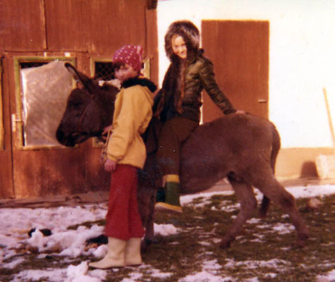 Ich auf Esel Kasimir mit meiner Freundin Antonie (+ 1987)