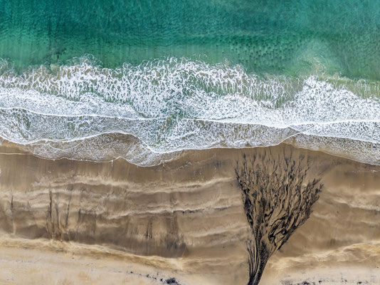 Luftbild von Strand und Meer