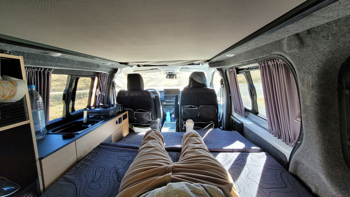 Mittagspause im Campervan