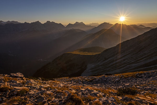 Sonnenuntergang über Berglandschaft, Karwendelgebirge, Österreich