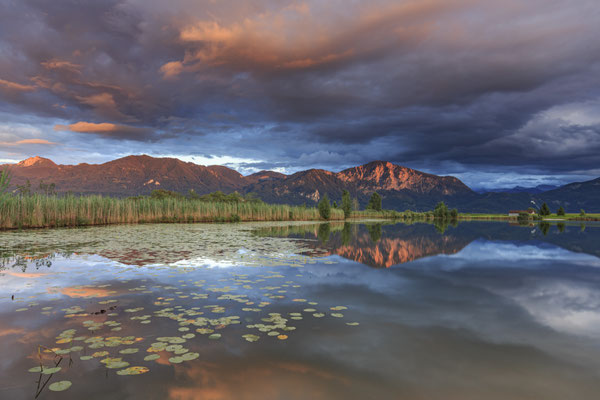 Abendstimmung an einem Bergsee
