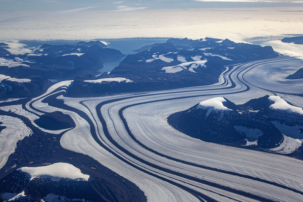 Luftaufnahme einer großen Gletscherzunge, Ostgrönland, Grönland