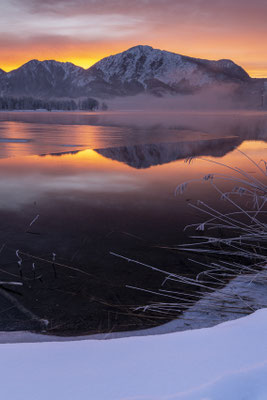 Morgenstimmung über einem Bergsee