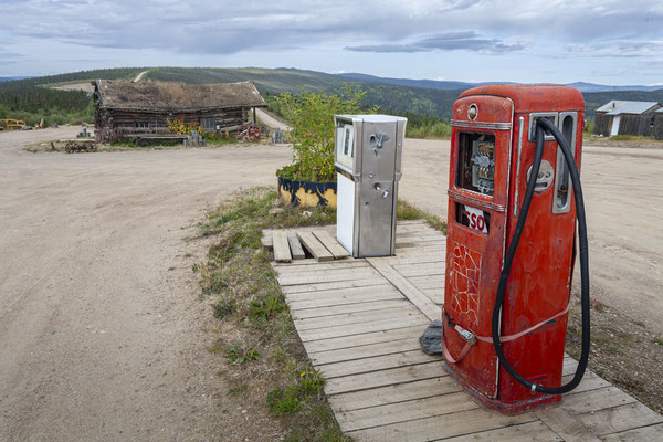 Alte, sehr einfache Tankstelle, Alaska