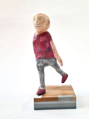 Mindestgebot 80,- statt 240,-  "Swinging Peter"  Lufttrocknende Modelliermasse mit Ölfarbe bemalt -  23 cm inkl 3x 10 x10cm Sockel