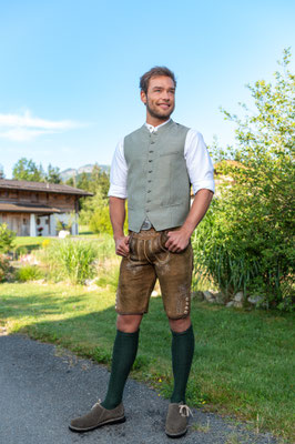 Lederhose Hirsch und Gilet Brokat