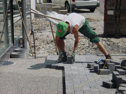 Betonverbundsteine verlegen, Eberhard Gartenbau AG Kloten