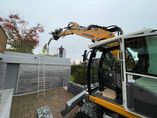 Eberhard Gartenbau AG Kloten, Liebherr Radbagger mit Verlängerung