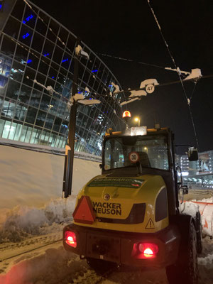  Eberhard Gartenbau AG Kloten, Schneeräumung Trammgeleise, The Circle Zürich Airport