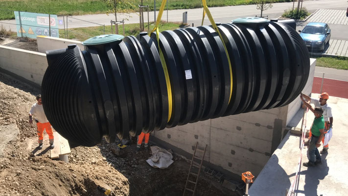 Eberhard Gartenbau AG Kloten, Wassertank versetzen, Leitungsbau