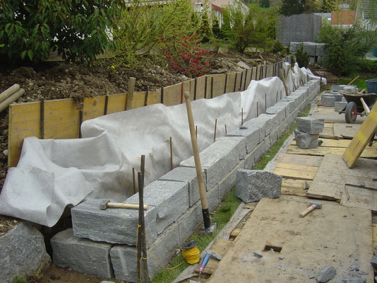 Kleinmauersteine versetzen, Bassersdorf, Eberhard Gartenbau AG Kloten