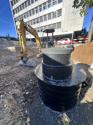 Eberhard Gartenbau AG Kloten, Leitungsbau, Brunnenschächte versetzen 