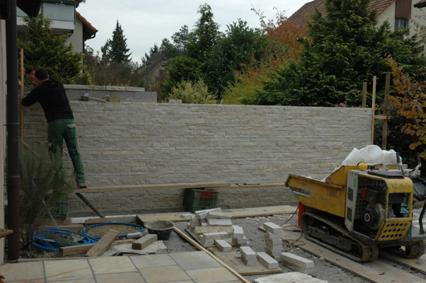 Eberhard Gartenbau AG, Schichtenmauerwerk in Niederglatt, Natursteinarbeiten, Lägernkalk, 
