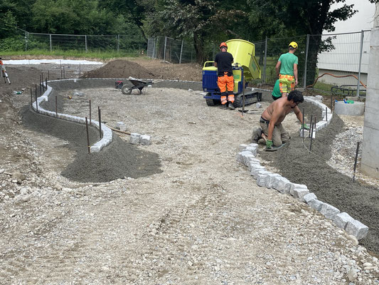 Eberhard Gartenbau AG Kloten, Pflastersteine versetzen, Spielplatzbau, Belagsarbeiten