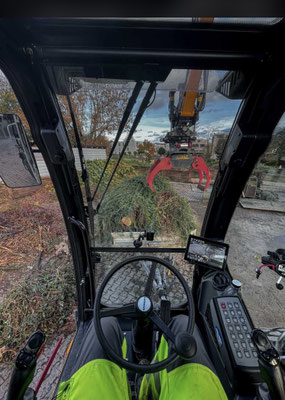 Eberhard Gartenbau AG Kloten, Liebherr Bagger