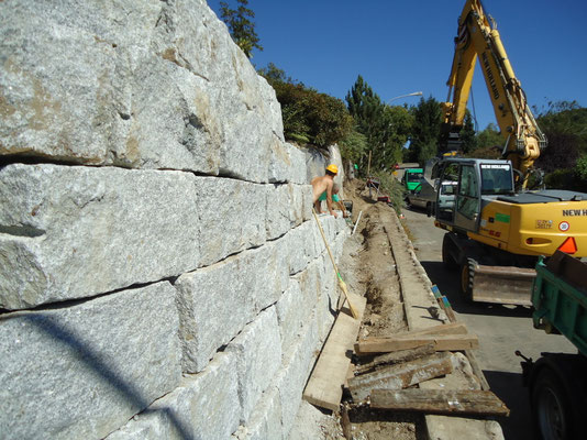 Natursteinmauer erstellen, Bachenbülach, Eberhard Gartenbau AG