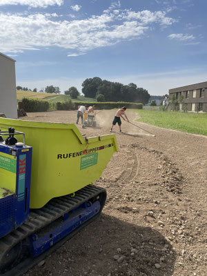 Eberhard Gartenbau AG Kloten, Planierarbeiten für die Rasenansaat