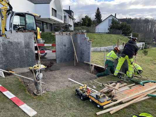  Eberhard Gartenbau AG Kloten, Whirlpool, Sichtschutz, Natursteinstehlen, Winkel Rüti