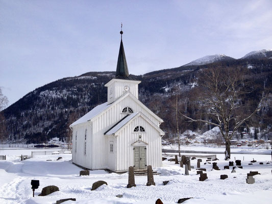 #kvitekyrkjer Mæl kirke vinter