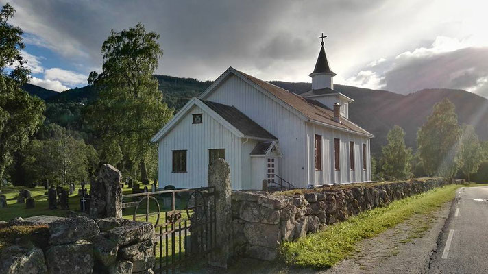 #kvitekyrkjer Atrå kirke sommer
