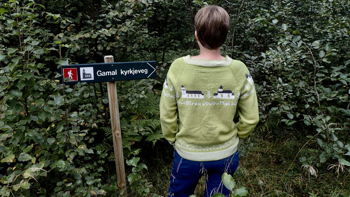 kvite kyrkjer Pullover - Atraa, Mæl