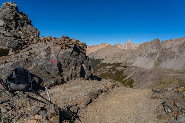 Blick von der Brecha Negra zurück zu den Türmen des Cerro Catedral