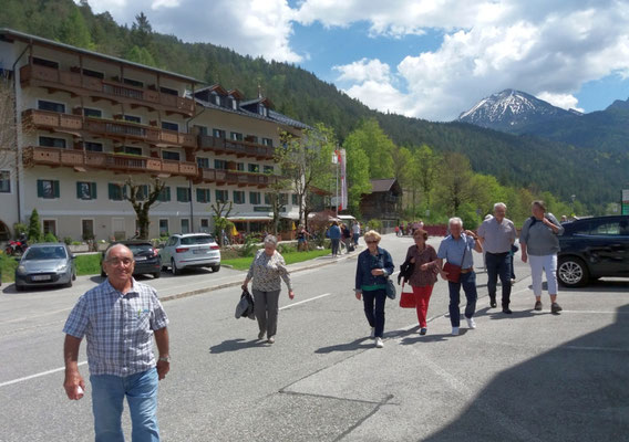 Nach dem Essen geht's zurück zum Bus
