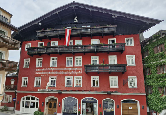 Huch! Das "Weisse Rössl" ist ja rot!!!