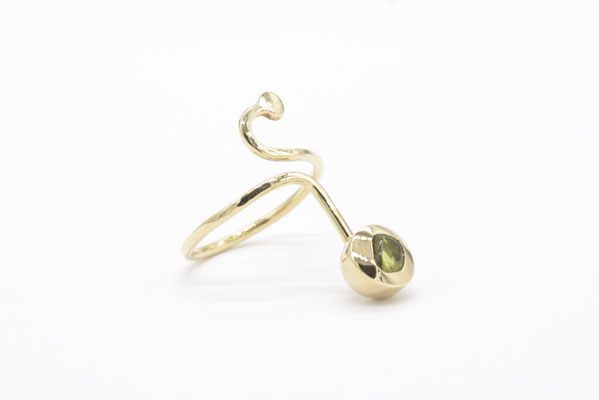 Magdalena track - Ring "Peridot Drop" - 14kt Gelbgold gehämmert, Peridot