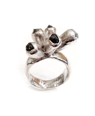 Dora Des - Ring "Gorgon" - Silber, Granat